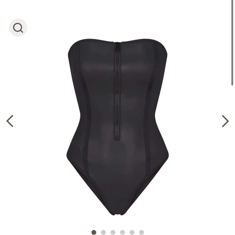 Skims rubberized strapless swim in onyx